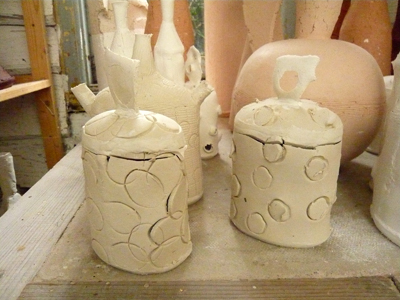 more-pots-in-porcelain2.jpg