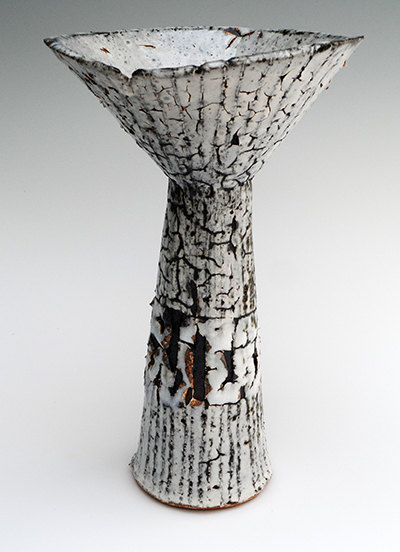 07a black ice funnel vase 26 x 17 cm