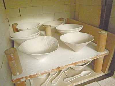 porcelain-bowls-in-kiln.jpg